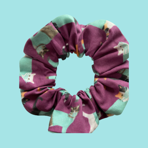 Scrub cat scrunchie